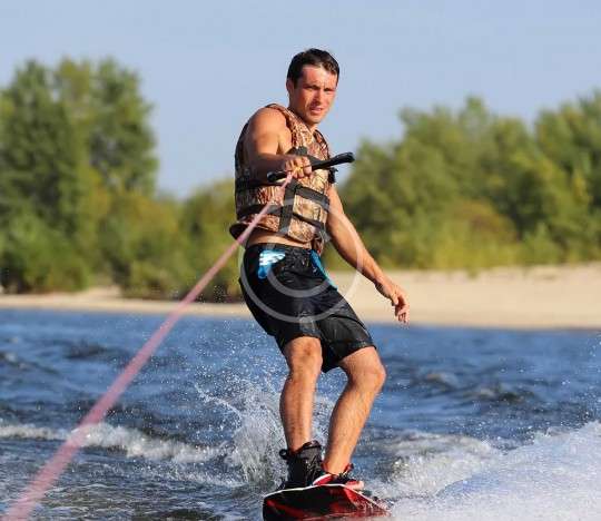 Wakesurfing